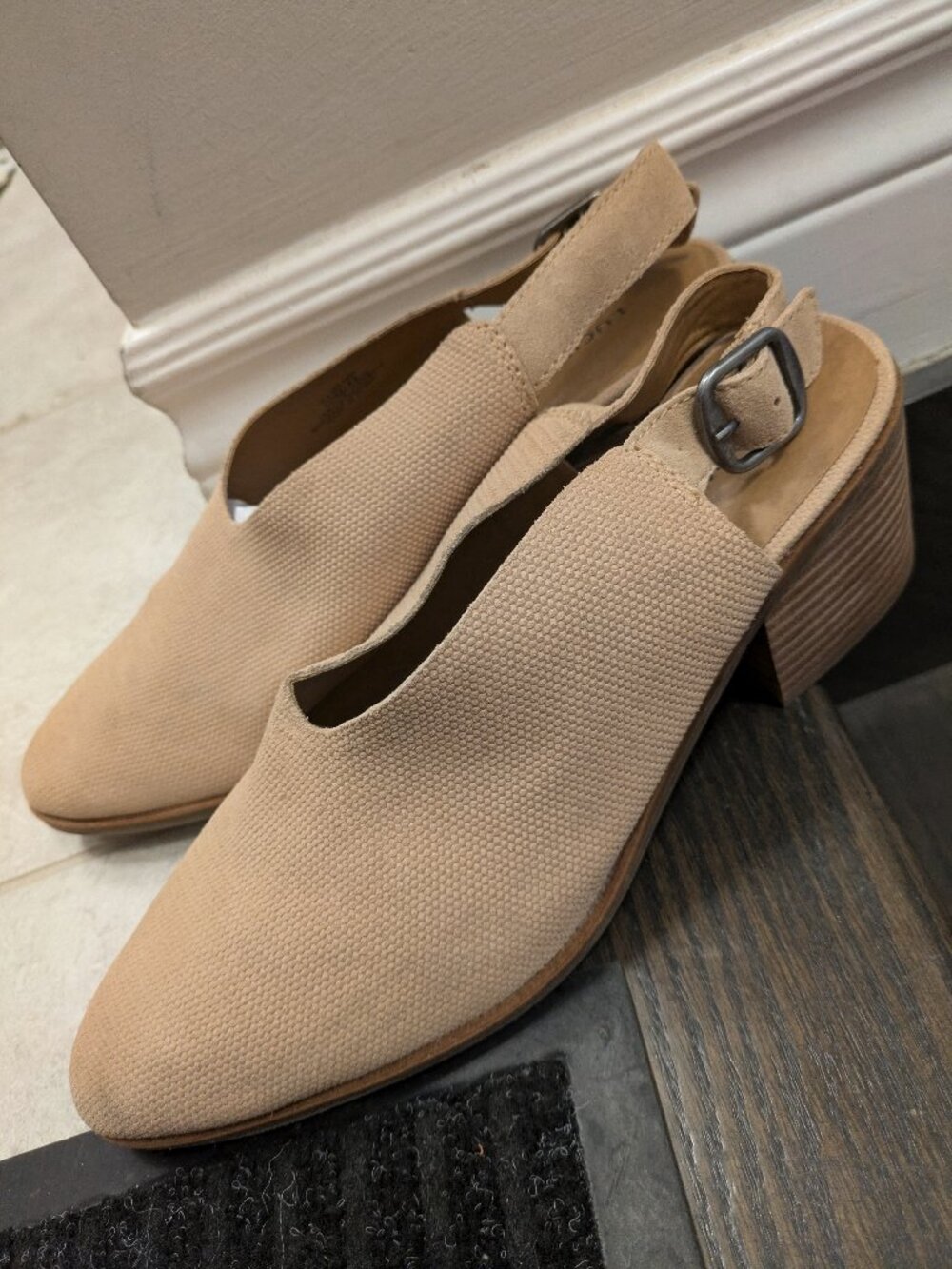 Lucky Brand Beige/Sand Kitten Heel Mule (10M)